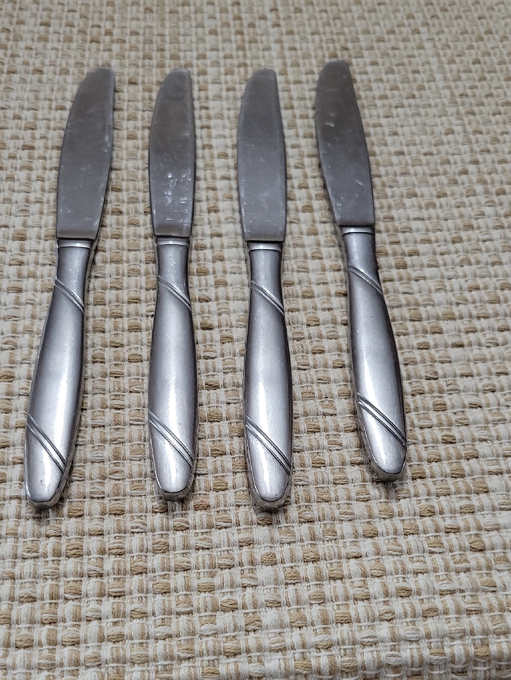 Oneida Silver Stainless Steel Dinner Knives - Set of 4